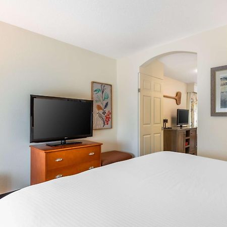 Best Western Plus University Park Inn & Suites Еймс Екстер'єр фото