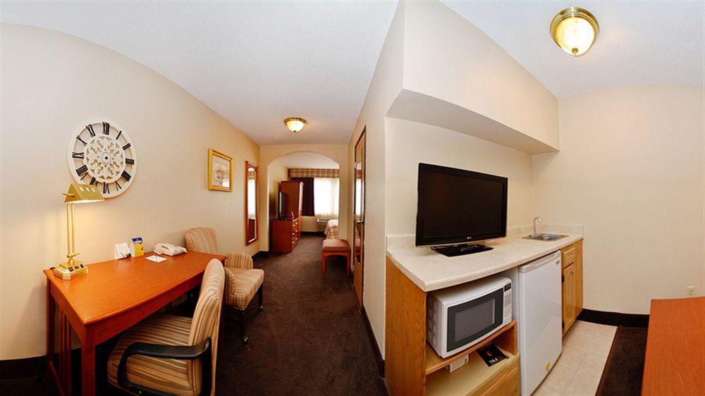 Best Western Plus University Park Inn & Suites Еймс Екстер'єр фото